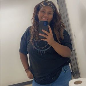 Meet your Posher, Ila